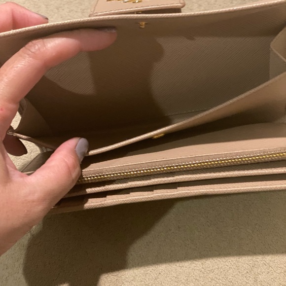 💯 % Auth Prada saffiano wallet cameo beige - Picture 8 of 13